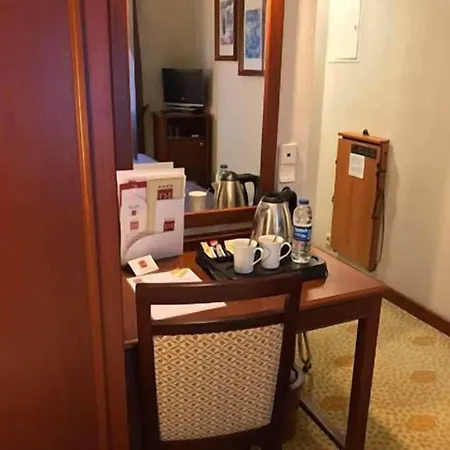 迪拉酒店 酒店 4*